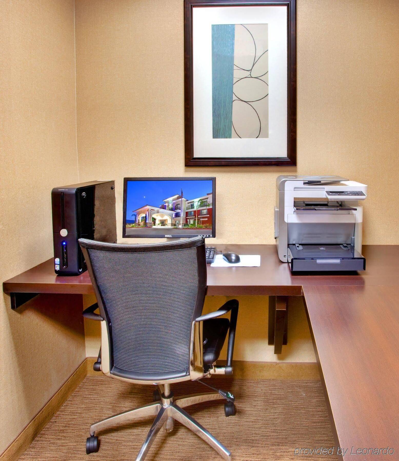Express & Elsinore By Ihg Lake Elsinore